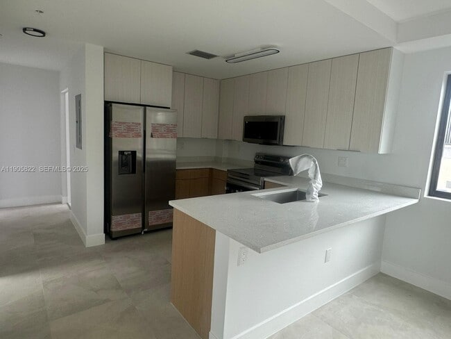 Building Photo - 5423 NE Miami Ct