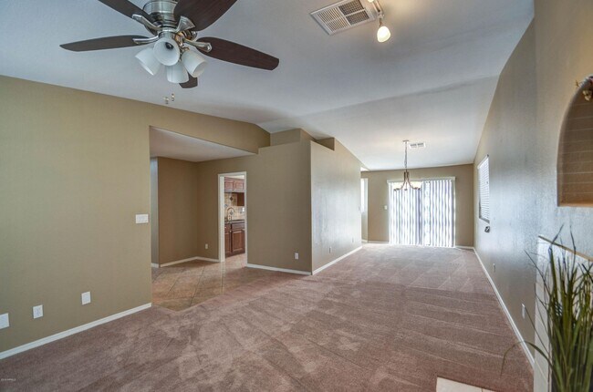 Foto del edificio - 3-Bed 2Bath Single-Family Home