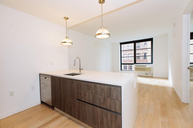 Building Photo - 160 1st St