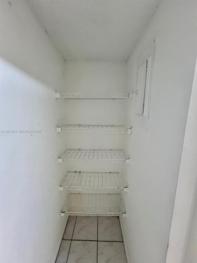 Foto del edificio - 590 NW 114th Ave