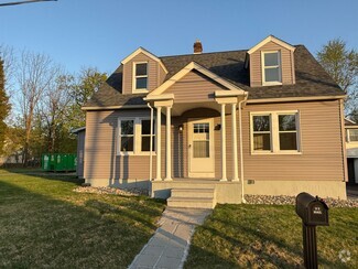 Building Photo - 312 Oak St