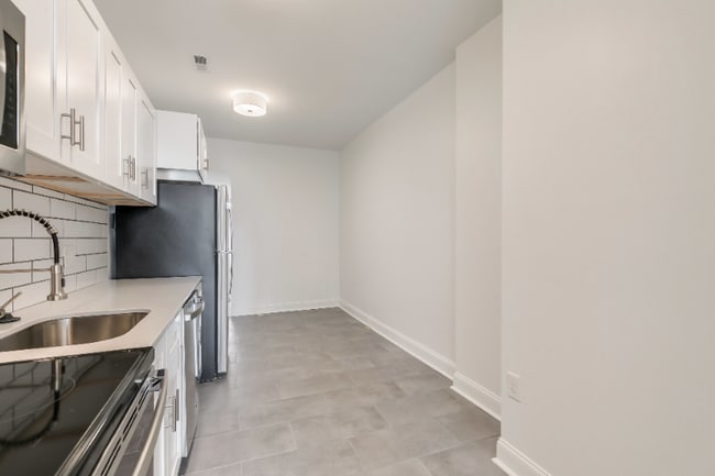 Building Photo - 1758 Park Ave