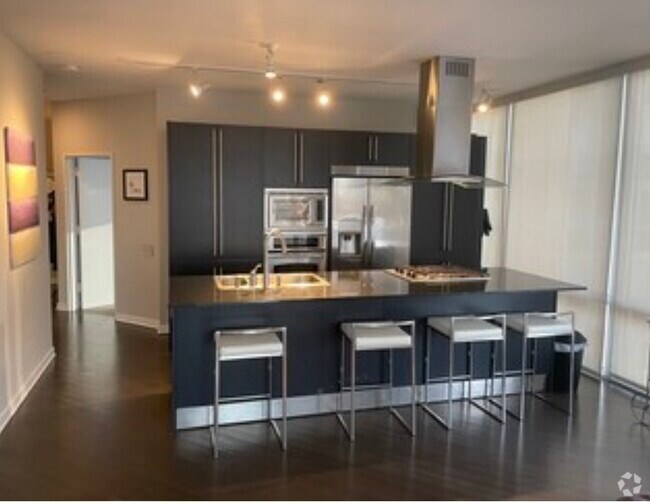 Old Town Apartments for Rent with a Garage Chicago, IL 1,866