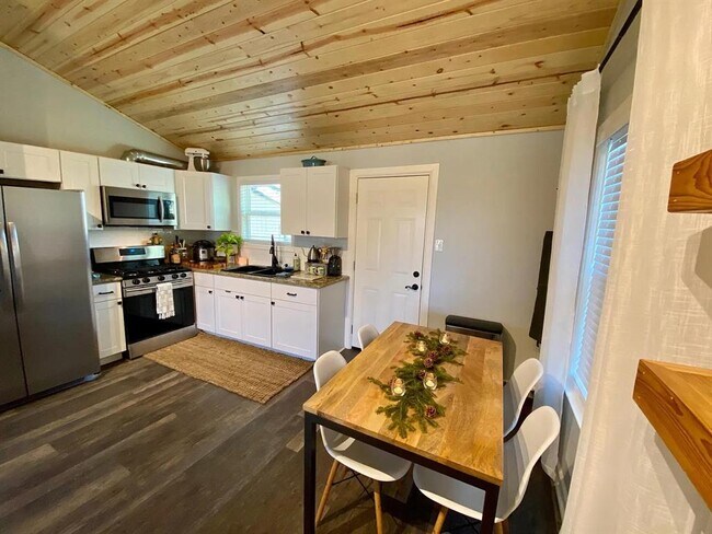 Foto del edificio - 1804 Adina St