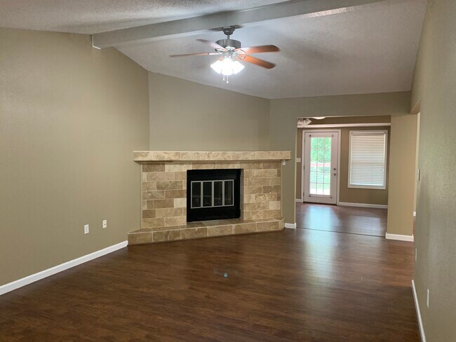 Foto del edificio - 255 Oakview Pl