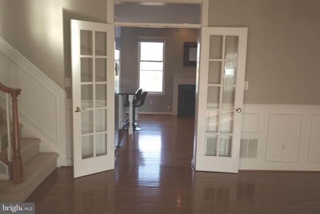 Building Photo - 21543 Trowbridge Square