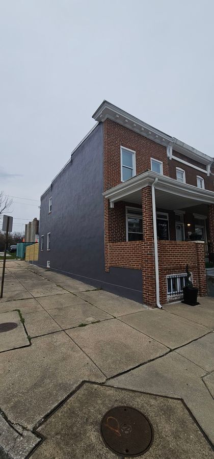 Building Photo - 2100 Cliftwood Ave