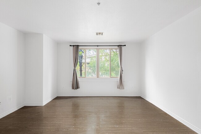 Building Photo - 1501 Front St