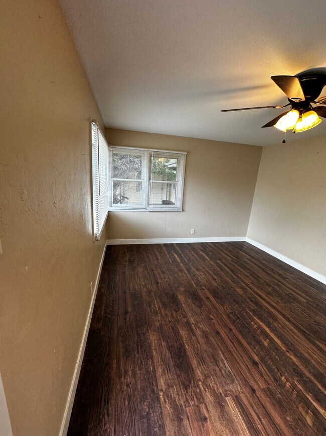 Building Photo - 267 N Elm St