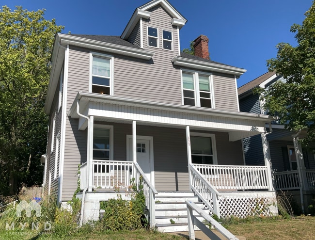 Building Photo - 899 Wilson Ave