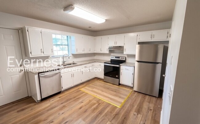 Building Photo - 2163 Cheshire Dr