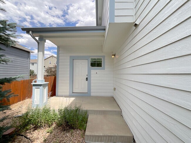 Foto del edificio - 3 Bedroom Home Available Near Stetson Hill...