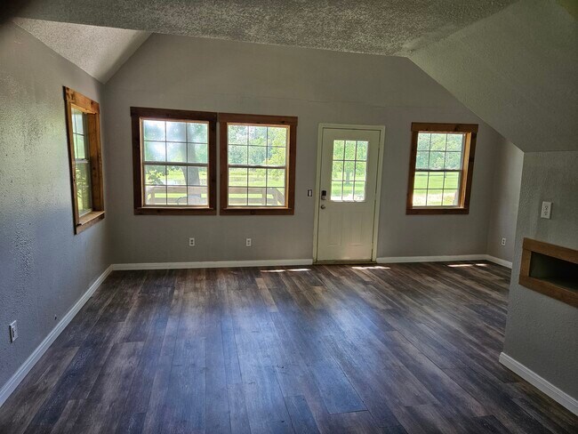 Building Photo - 223 Ashley Ln