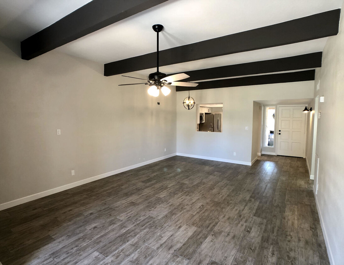 Foto principal - Fully Renovated 2bd/2 bath Scottsdale pati...