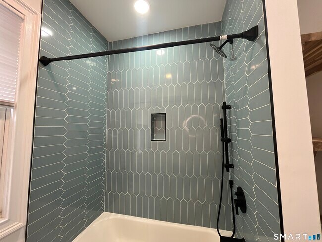 Building Photo - 82 Howard Ave