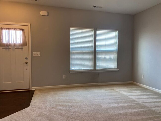 Building Photo - Beautiful 3 Bedroom Home in Avondale Park
