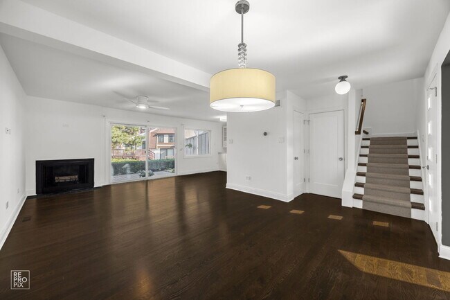 Foto del edificio - 19 Westwood Dr