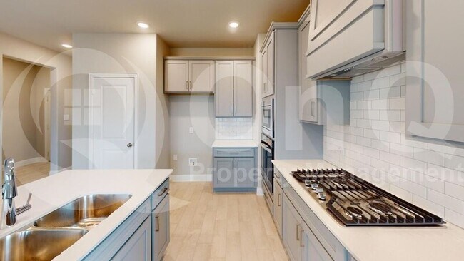 Building Photo - 220 Santa Lucia Dr