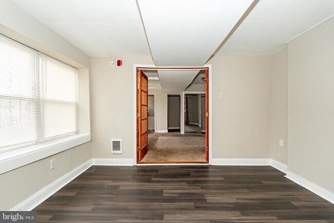 Foto del edificio - 5763 Pemberton St