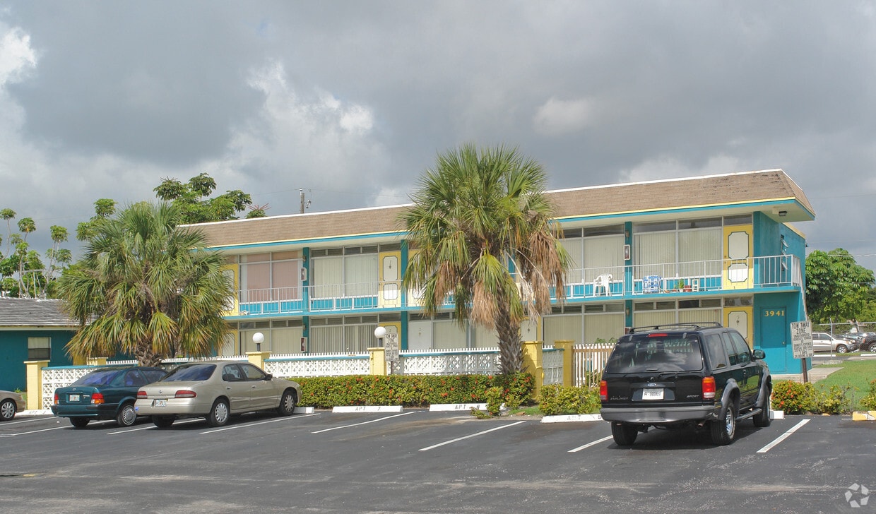 Primary Photo - Parkside Apartments