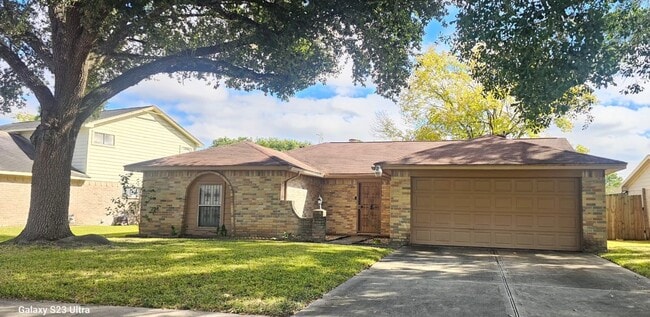 Building Photo - 527 Oakdale Dr