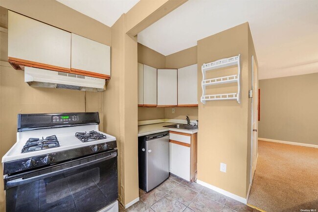 Building Photo - 737 Seaman Ave