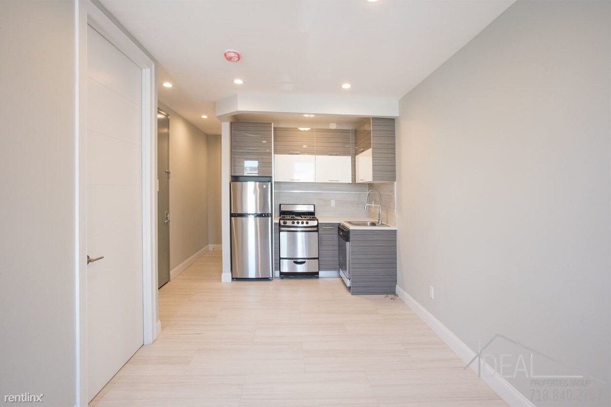 Foto principal - 221 Monroe St