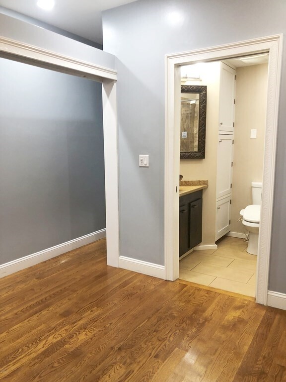 Building Photo - 170 Beacon St