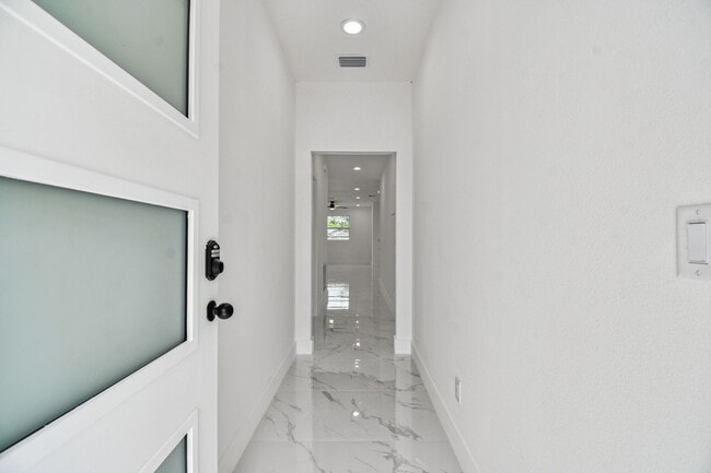 Foto del edificio - 1403 W 9th St