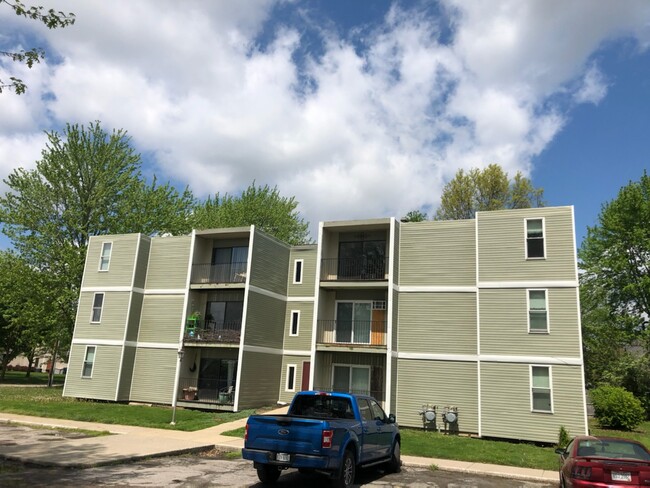 Building Photo - 224 N Mill St