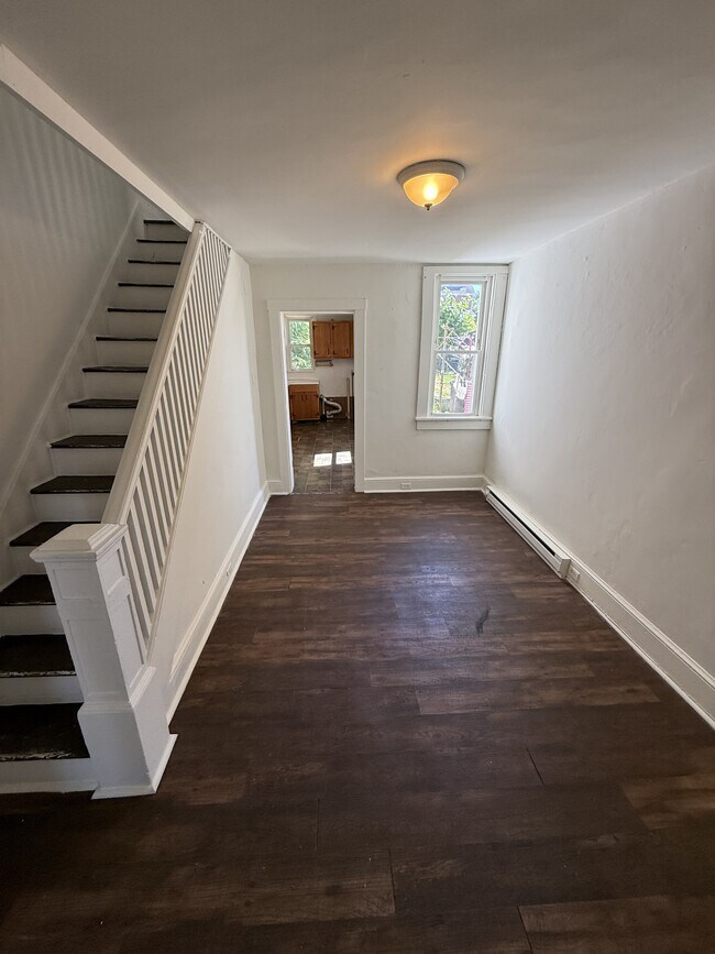 Foto del edificio - 638 E Walnut St