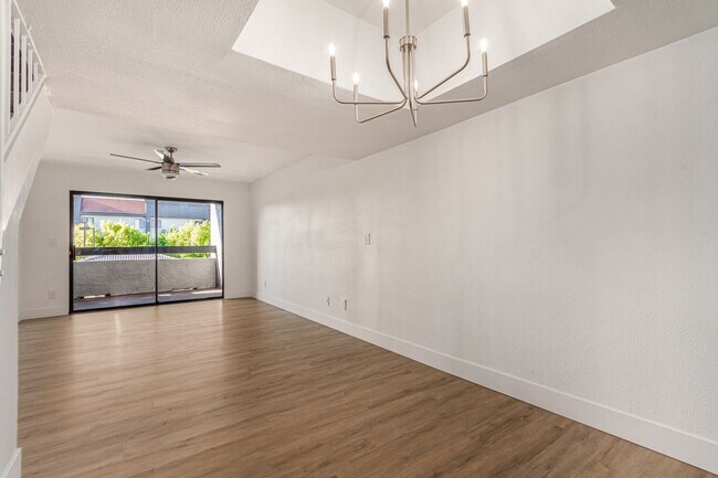 Foto del edificio - Updated 2-Bedroom COZY Condo Just Minutes ...