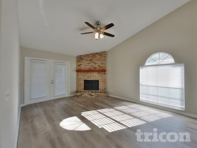 Foto del edificio - 1021 Whittier Cir