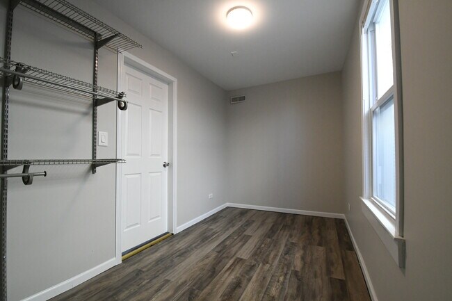 Building Photo - 3339 S Artesian Ave