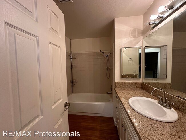 Building Photo - 3 br, 2 bath House - 1665 Candlewood St.