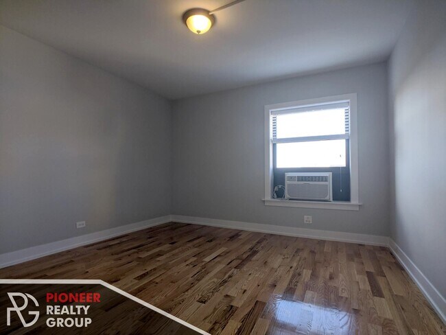Foto del edificio - 557 W Arlington Pl