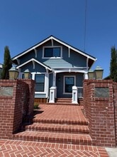 Building Photo - 272 Clay St