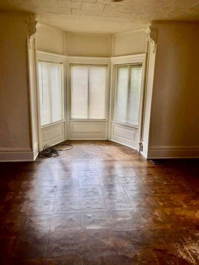 322 N Washington St Unit Apt 1, Titusville, PA 16354 Apartments in