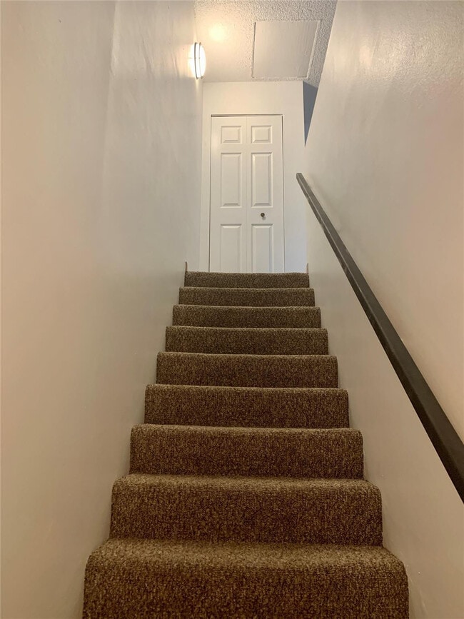 Foto del edificio - 511 Gardens Dr