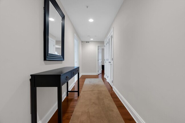 Foto del edificio - 22-24 W Front St