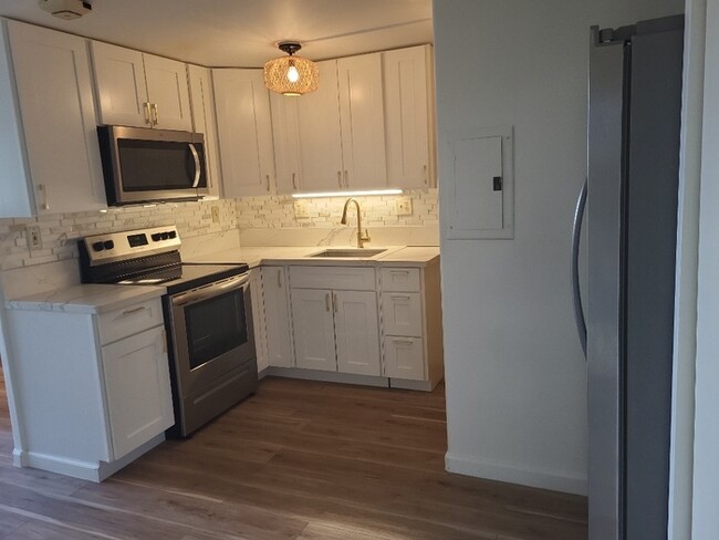 Building Photo - Convenient Studio in Century Park Plaza – ...