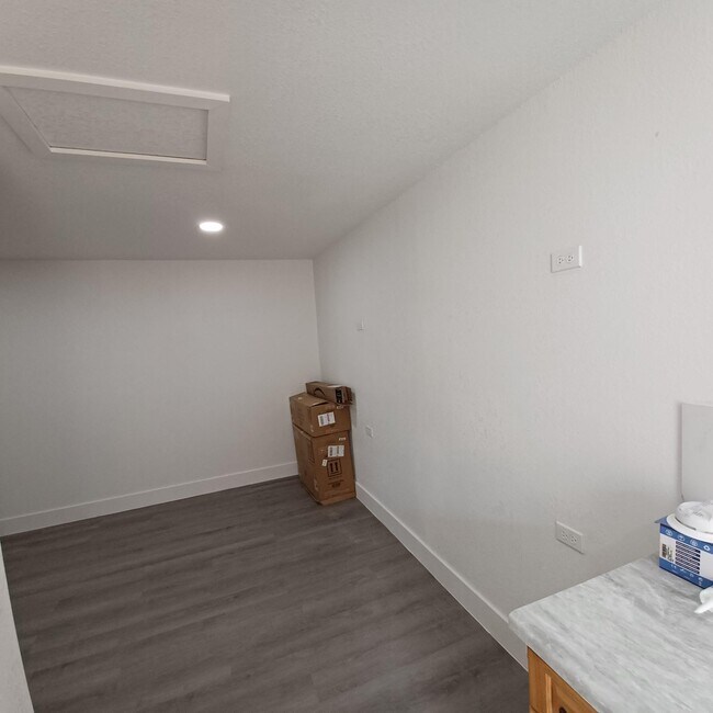 Foto del edificio - 3208 Russett Dr