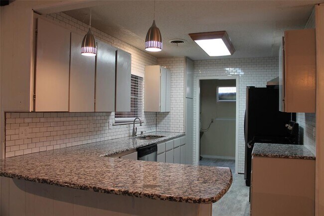 Building Photo - 201 Kiowa Dr W