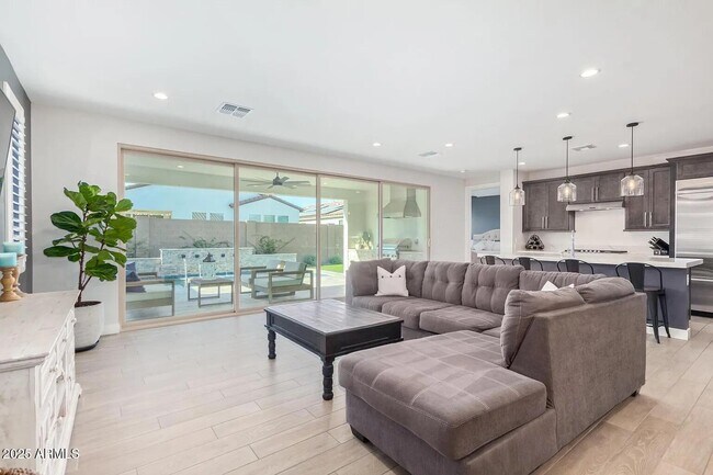 Foto del edificio - 17168 W Rocklin St