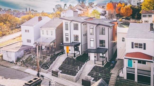 Foto del edificio - Available August 1st 2026 - Renovated 2+ Bedroom Home w/ Updates Throughout!