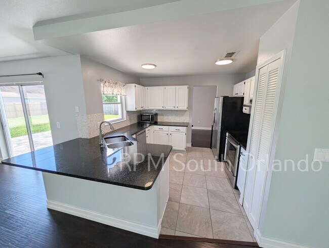Foto del edificio - 3-bedroom 2-bath home in Meadow Woods