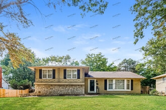Building Photo - 7924 Roe Ave