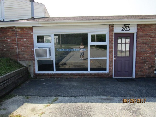 Building Photo - 203 Gooding Ave