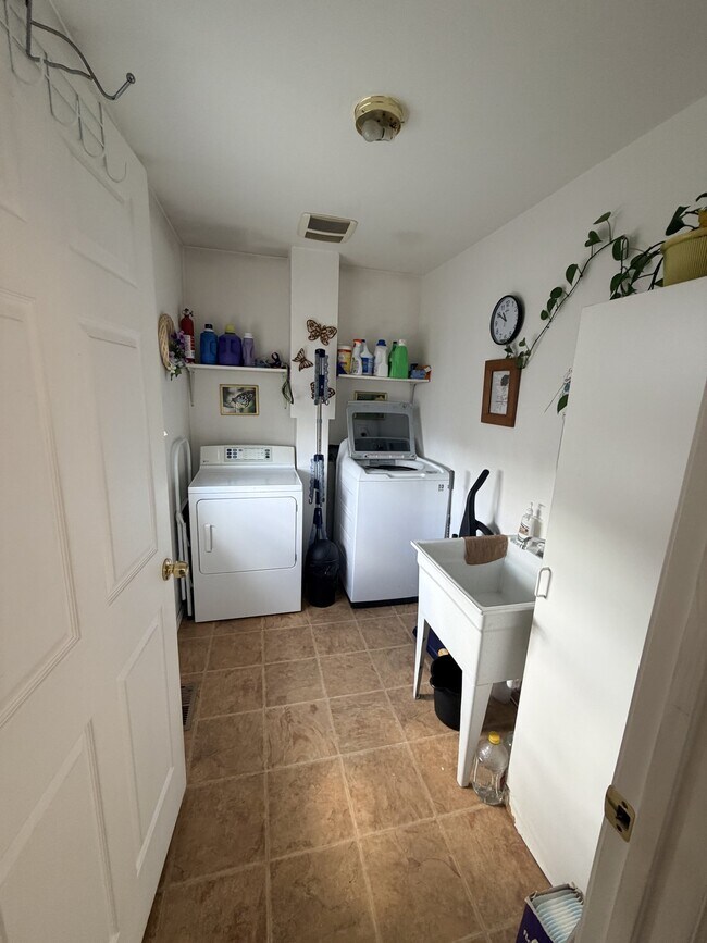 Foto del edificio - 226 D St NW