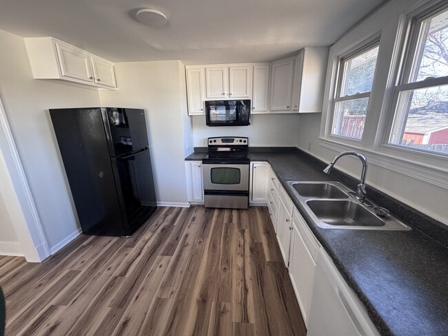 Building Photo - 310 S 42nd St